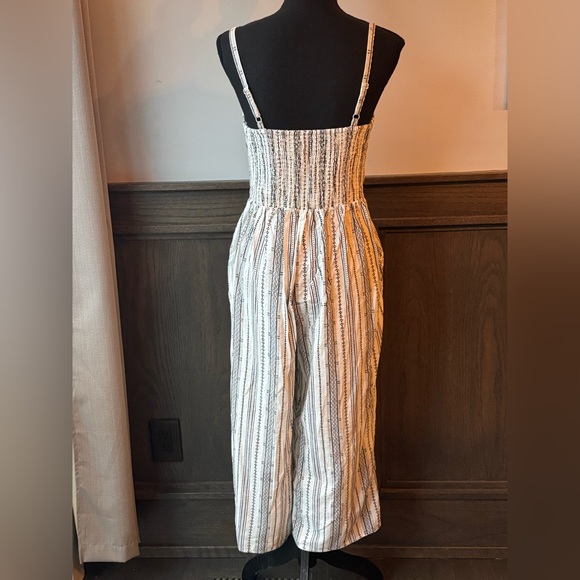 Old Navy Cream and Gray Striped Pattern linen cotton jumpsuit romper - Picture 4 of 9